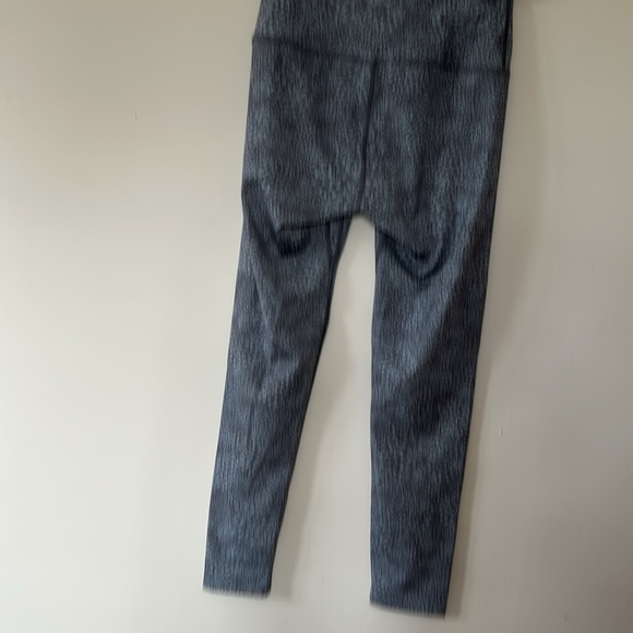 FLX travel/leisure leggings size small new with tags wide waist mixed grey print - Picture 3 of 4
